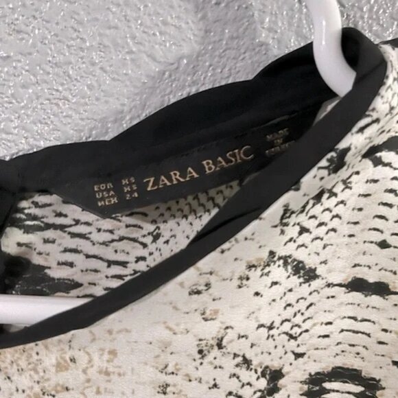 Women's snakeskin print long sleeve chiffon cream flowy blouse - Picture 3 of 4